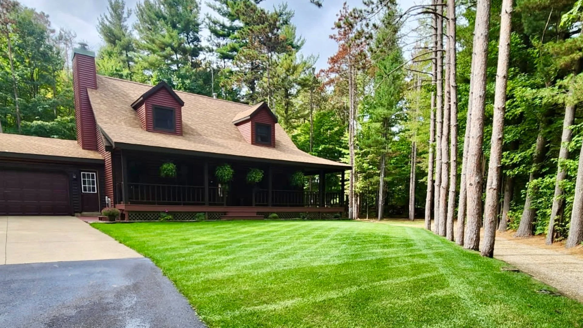 Home in Grand Rapids, MI with green grass that's weed-free.