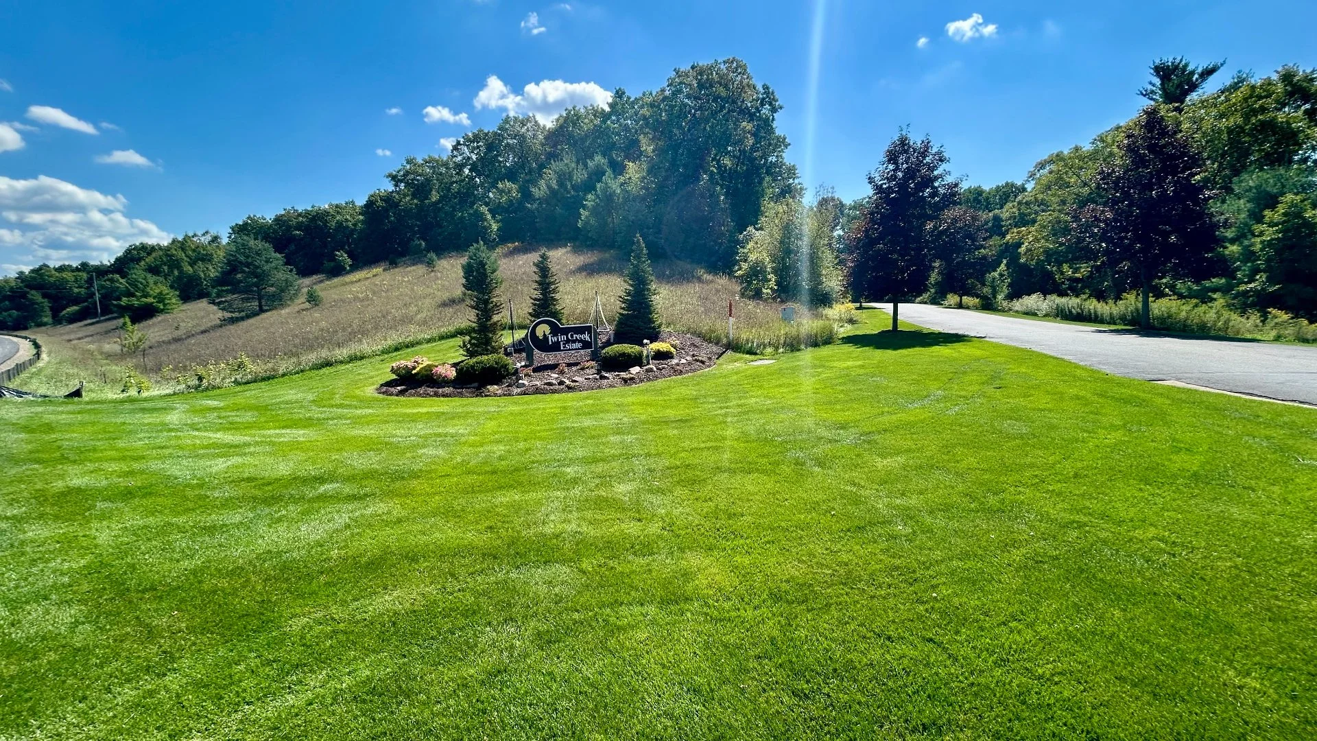 Home in Grand Rapids, MI with green grass that's weed-free.