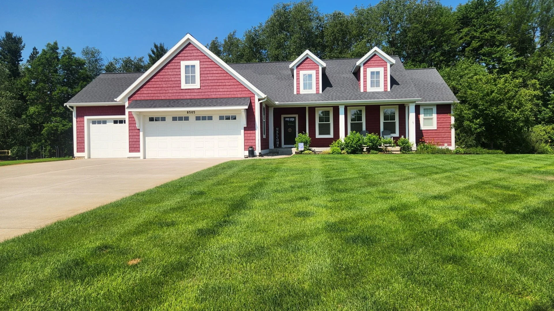 Home in Grand Rapids, MI with green grass that's weed-free.