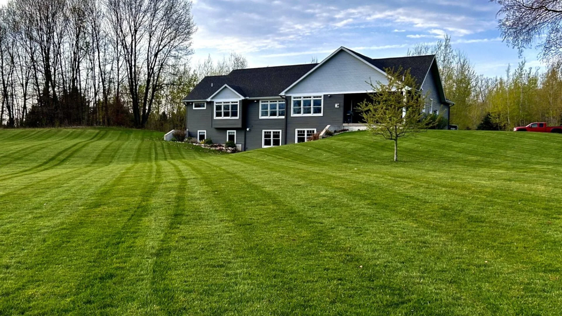 Home in Grand Rapids, MI with green grass that's weed-free.