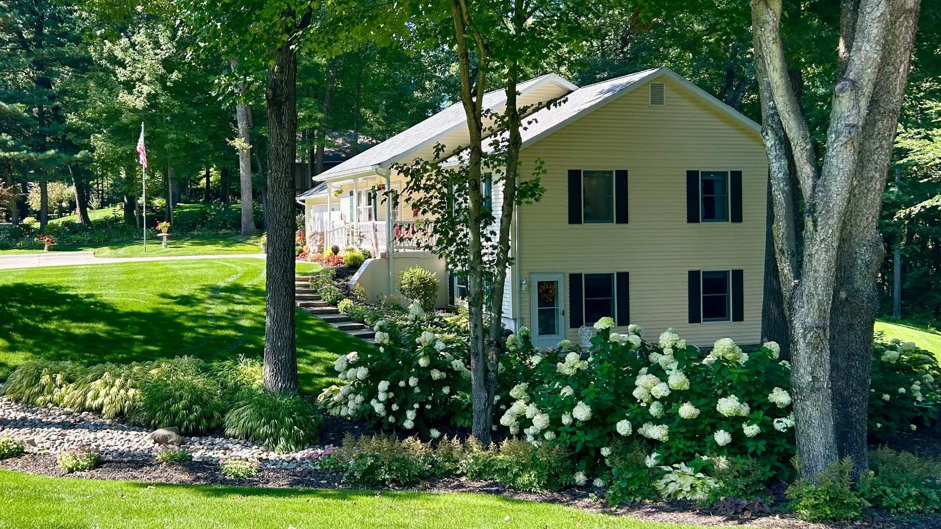 Home in Grand Rapids, MI with green grass that's weed-free.