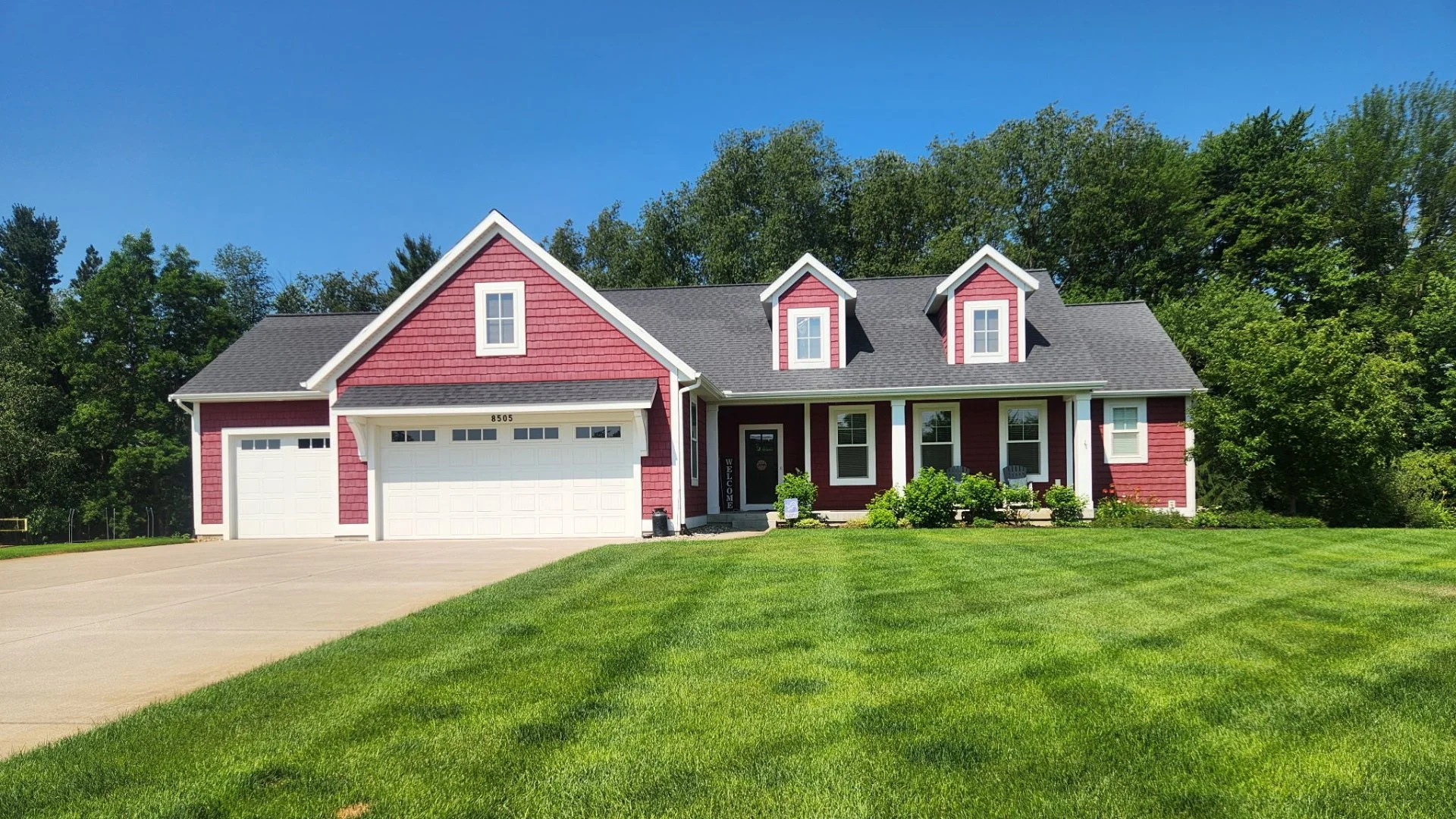 Home in Grand Rapids, MI with green grass that's weed-free.