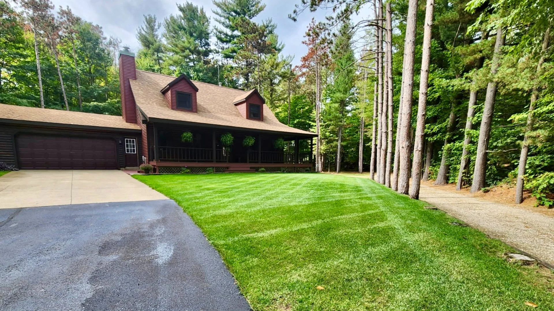 Home in Grand Rapids, MI with green grass that's weed-free.
